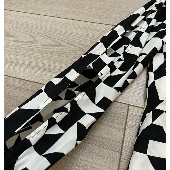 Alice & Trixie Geometric Cold Shoulder Open Dress - Picture 2 of 8